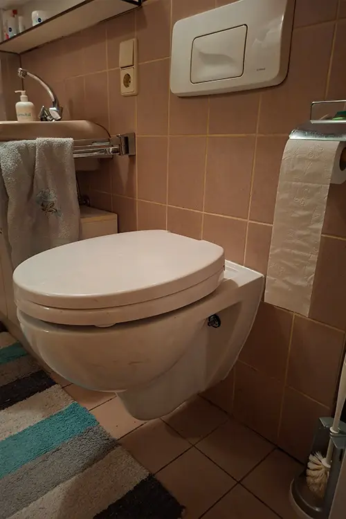 Erhöhtes Wand-WC mit Sitz mit 10cm